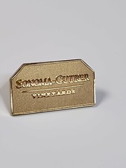 Sonoma-Cutter Vineyards Souvenir Lapel Pin Gold Color Windsor California
