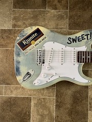 Riunite Wine Electric Promotional Guitar Game Room Man Cave Bar Pub Music Beer