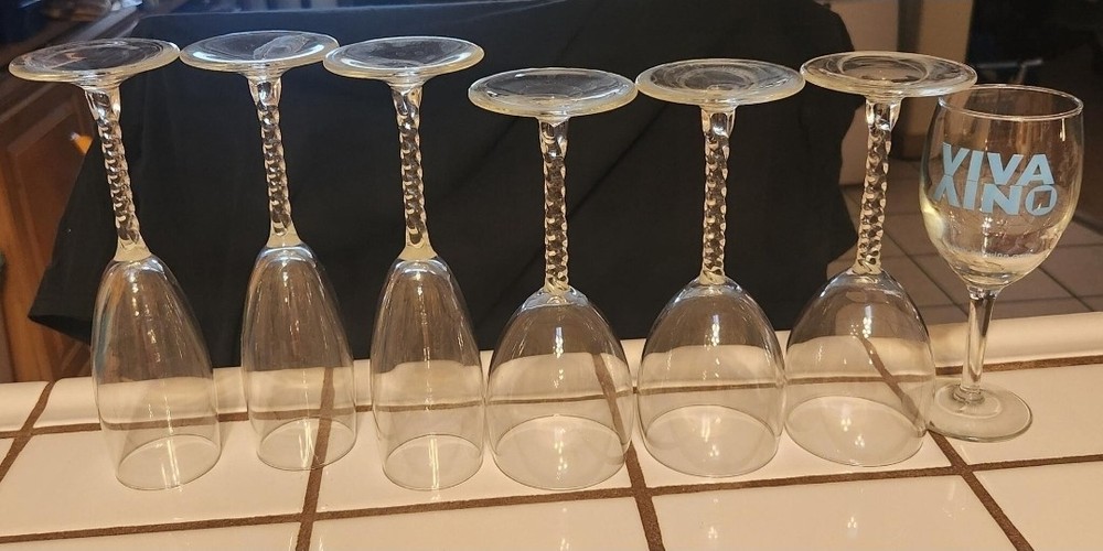 Set of 7 Wine GlassesIncludes 6 wine glasses & 1 Viva Vino branded glass.