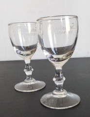 SEBASTIANI VINEYARDS SOUVENIR WINE GLASS SET. ANNULAR MEDIAL KNOP STEM