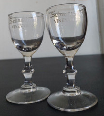 SEBASTIANI VINEYARDS SOUVENIR WINE GLASS SET. ANNULAR MEDIAL KNOP STEM