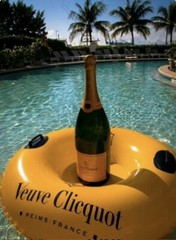 VEUVE CLICQUOT CHAMPAGNE INFLATABLE WATER TUBE POOL/SNOW FLOAT ICE BUCKET ( 1 )