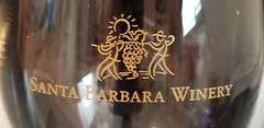 Santa Barbara Winery – California – Wine Glass with Gold Artwork 8-1/4&Prime; Tall ***