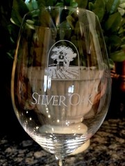 SILVER OAK Cellars Large Lettering Schott Zwiesel Wine Glass NAPA ~ PRISTINE!