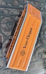 VEUVE CLICQUOT Champagne Orange Arrow Sign Metal Tin Box – EUC (r1)