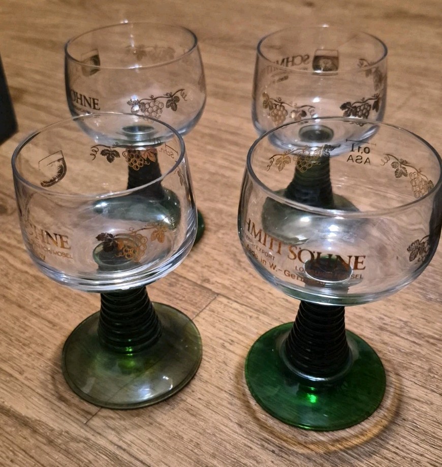 Vintage West German Schmitt Sohne Green Stem Beehive Glasses x 4