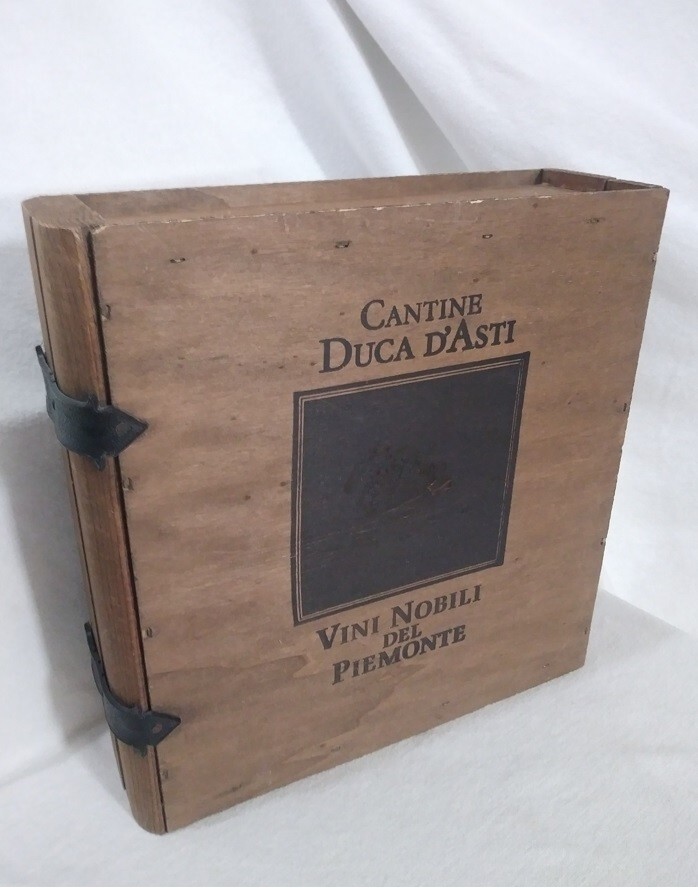 Cantine Duca D&rsquo;Asti Piedmonte Italy Empty Wooden Hinged Wine Box Latched 1980s