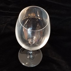 Santa Barbara Winery – California – Wine Glass with Gold Artwork 8-1/4&Prime; Tall ***