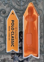 VEUVE CLICQUOT Champagne Orange Arrow Sign Metal Tin Box – EUC (r1)