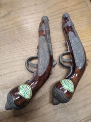 Vtg 2 Pc Porcelain Barsottini Vino Rosso Dueling Pistols Wine Decanter Lot ITALY