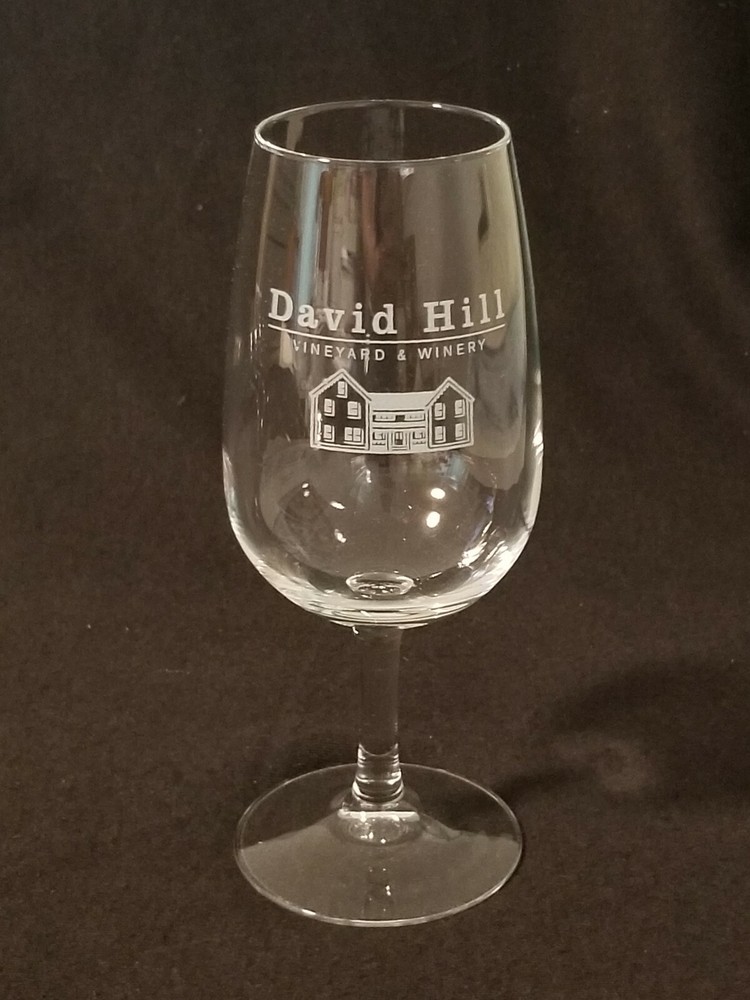 David Hill Vineyard & Winery – Oregon – Wine Glass – White Artwork – 7&Prime; Tall