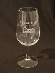 David Hill Vineyard & Winery – Oregon – Wine Glass – White Artwork – 7&Prime; Tall