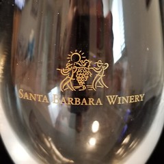 Santa Barbara Winery – California – Wine Glass with Gold Artwork 8-1/4&Prime; Tall ***