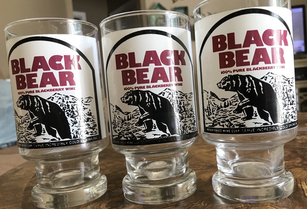 Black Bear Blackberry Wine Footed 3 Glasses Chicago Illinois USA Mogen David
