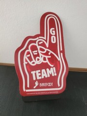 BAREFOOT WINE AND BUBBLY WALL « GO TEAM » ADVERTISING 20&Prime; SIGN WITH STAND STICKS