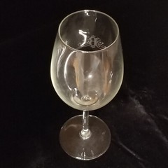Wine Glass with Lovely Ornate « B » Logo – White Artwork – 8-1/2&Prime; Tall