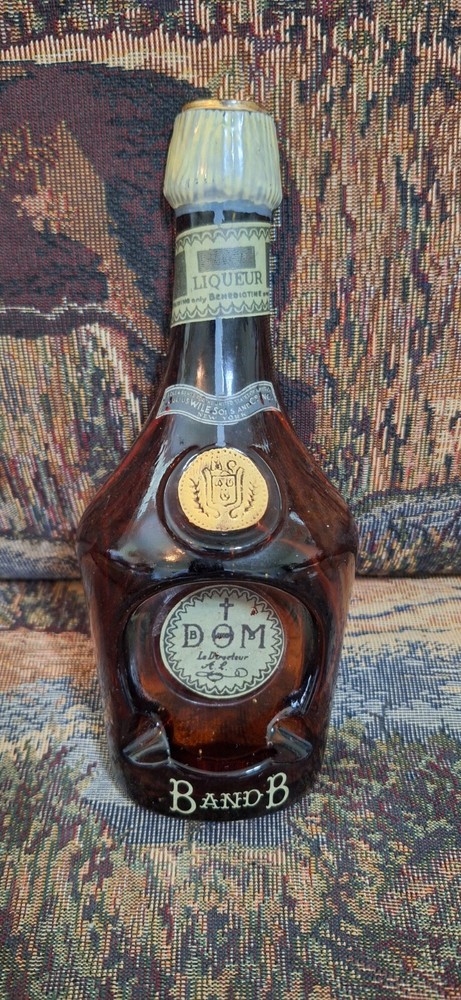 Julius Wile Sons & Co. New York Advertising Brown Glass Liqueur Bottle Ashtray