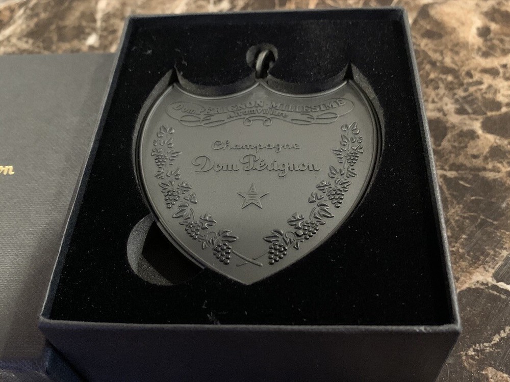 Dom Perignon Champagne COLLECTIBLE KEY RING IN GIFT BOX RARE NOT IN SHOPS