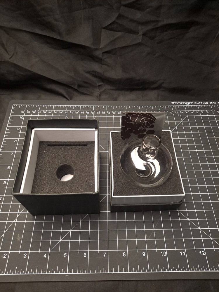 Gift Box Leeds WINE AERATING GLASS GLOBE Wine Booklet 1400-39