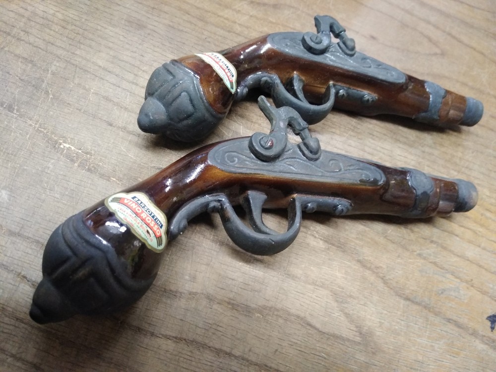 Vtg 2 Pc Porcelain Barsottini Vino Rosso Dueling Pistols Wine Decanter Lot ITALY