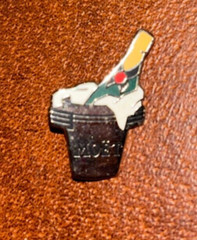 MOET & CHANDON BOTTLE & BUCKET CHAMPAGNE ADVERTISING – VINTAGE LAPEL PIN w/ Back