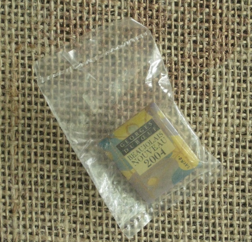 Georges Duboeuf Beaujolai Nouveau Event – Art Deco Pin 2004 – 1&Prime;