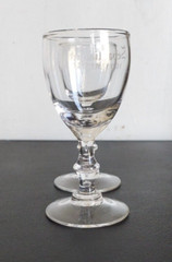 SEBASTIANI VINEYARDS SOUVENIR WINE GLASS SET. ANNULAR MEDIAL KNOP STEM