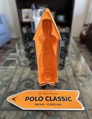 VEUVE CLICQUOT Champagne Orange Arrow Sign Metal Tin Box – EUC (r1)