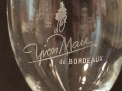 Yvon Mau de Bordeaux – France – Wine Glass – White Artwork – 6-1/2&Prime; from 1980&rsquo;s