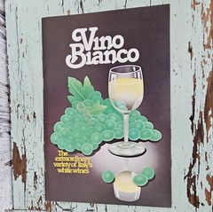 Vintage Vino Blanco Italian Wine Center 1982 Product Booklet