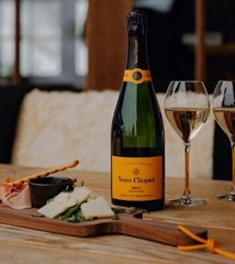 Veuve Clicquot Champagne – Wood Charcuterie Cutting Board – Small – New