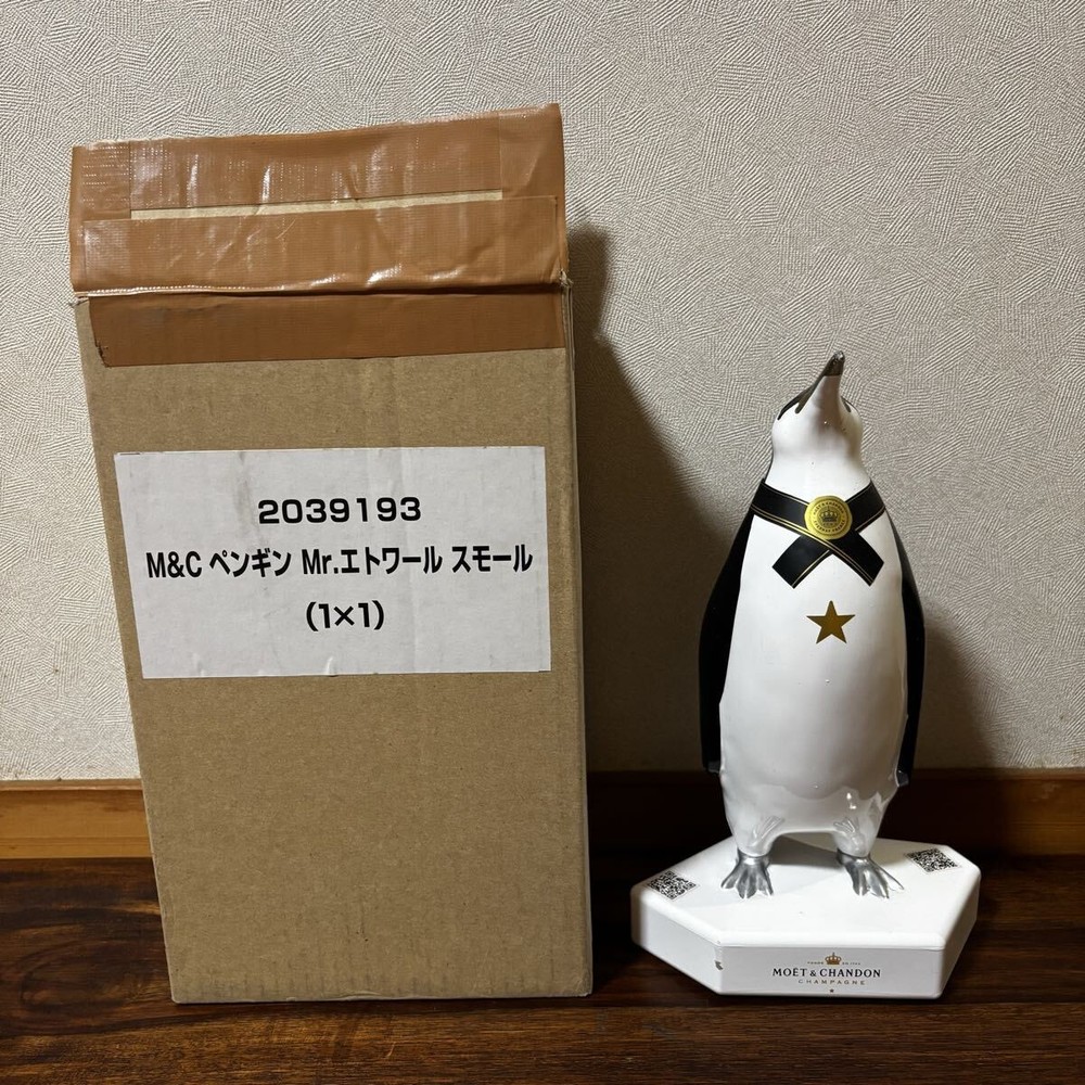 MOET & CHANDON Extra Large Style Penguin Etoile Figure Rare item