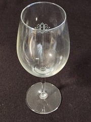 Wine Glass with Lovely Ornate « B » Logo – White Artwork – 8-1/2&Prime; Tall