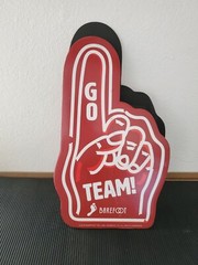 BAREFOOT WINE AND BUBBLY WALL « GO TEAM » ADVERTISING 20&Prime; SIGN WITH STAND STICKS