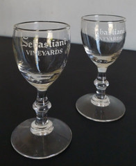 SEBASTIANI VINEYARDS SOUVENIR WINE GLASS SET. ANNULAR MEDIAL KNOP STEM