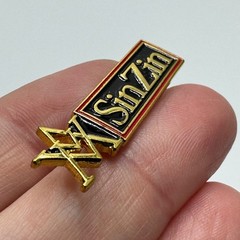 Vintage Alexander Valley Vineyards Sin Zin Wine Logo Lapel Pin Black Gold