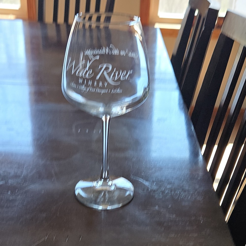 Wide River Winery Clear Wine Glass Sippin&rsquo; on the Mississippi Etched