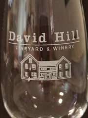 David Hill Vineyard & Winery – Oregon – Wine Glass – White Artwork – 7&Prime; Tall