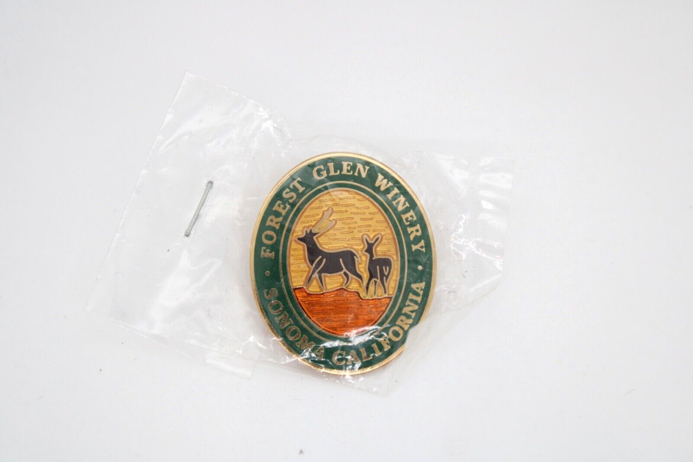 New Forest Glen Winery Sonoma California Wine 1 Inch Lapel Pin Gold Tone Green