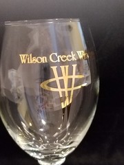 Wilson Creek Winery – Temecula, California – Wine Glass – Gold Artwork 7&Prime; Tall *