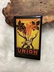 Union Wine Ad PILL BOX Les Vins Selectionnes Dans Votre Verre 1.5” X 2.5”