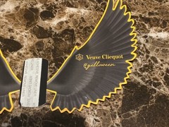 Authentic Veuve Clicquot VCP Signature Yellow CROWS YELLOWEEN Decoration RARE