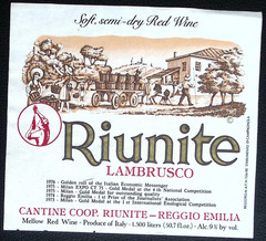 Vintage Riunite Lambrusco Italian Wine Label Reggio Emilia Italy