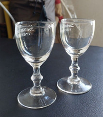 SEBASTIANI VINEYARDS SOUVENIR WINE GLASS SET. ANNULAR MEDIAL KNOP STEM