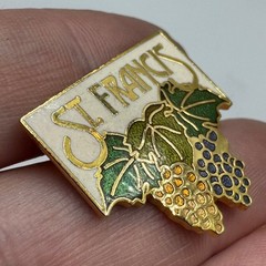 Vintage St Francis Winery & Vineyard Grapes Logo Lapel Pin Wine Souvenir Sonoma