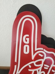 BAREFOOT WINE AND BUBBLY WALL « GO TEAM » ADVERTISING 20&Prime; SIGN WITH STAND STICKS