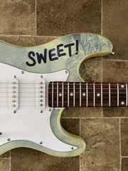 Riunite Wine Electric Promotional Guitar Game Room Man Cave Bar Pub Music Beer