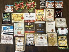 Vintage 1940-1960 75 Piece Lot of European Wine / Liquor Paper Labels « NOS »