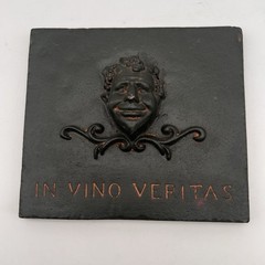 Metal VTG “In Vino Veritas” Plaque “In Wine There Is Truth” Raised Smiling Face