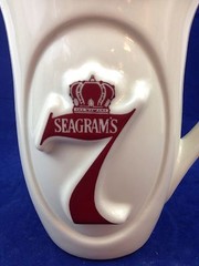 VINTAGE LIQUOR SEAGRAM&rsquo;S 7 CERAMIC PITCHER